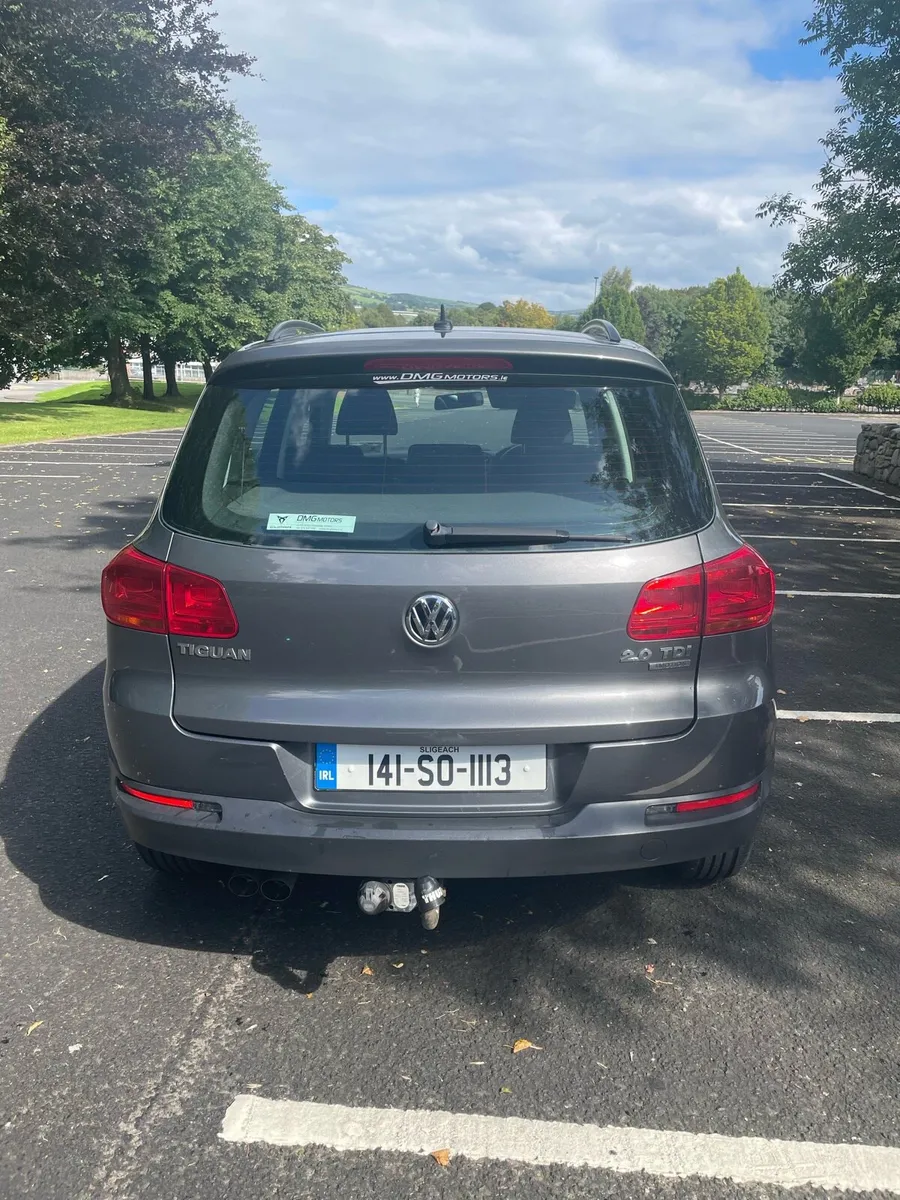 Volkswagen Tiguan 2.0 Diesel 4x4 hatchback Jeep - Image 4