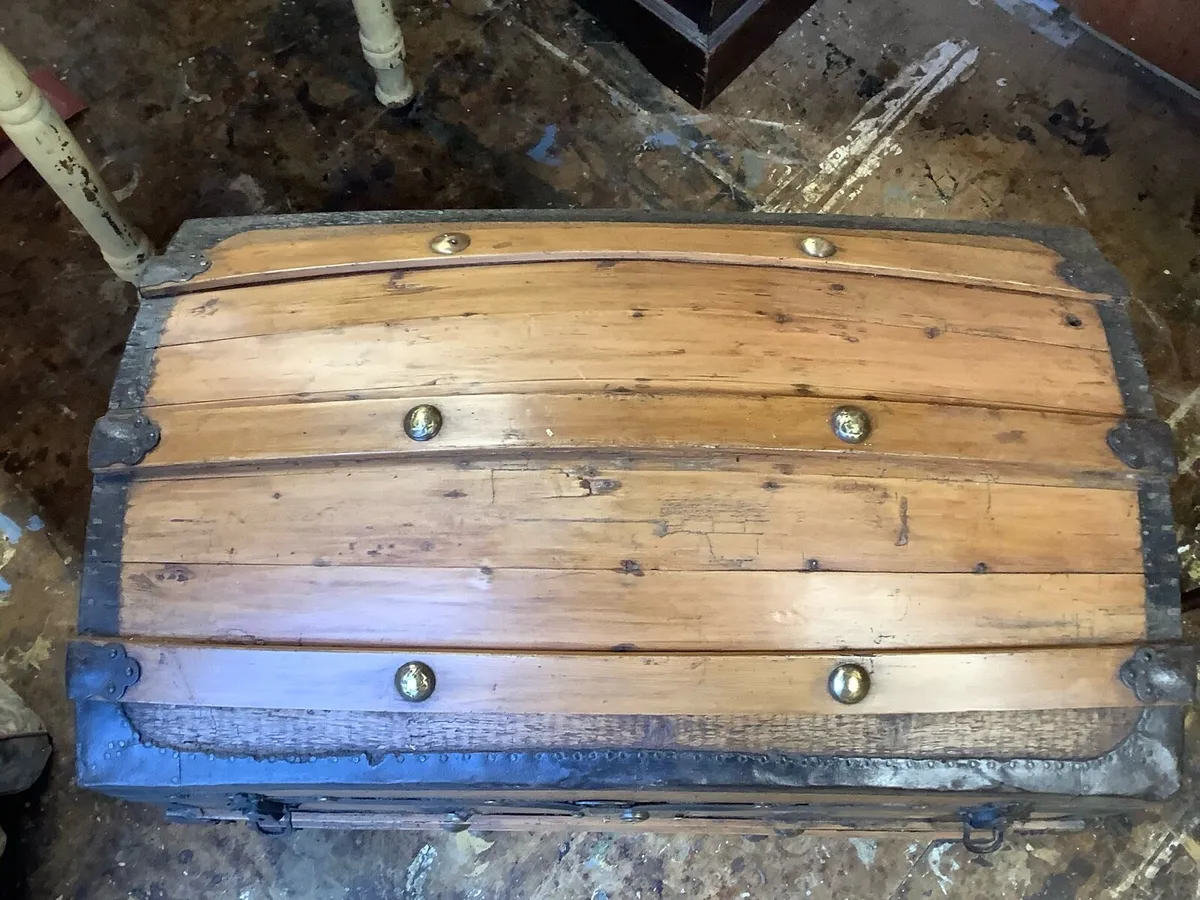 Antique treasure chest - Image 2