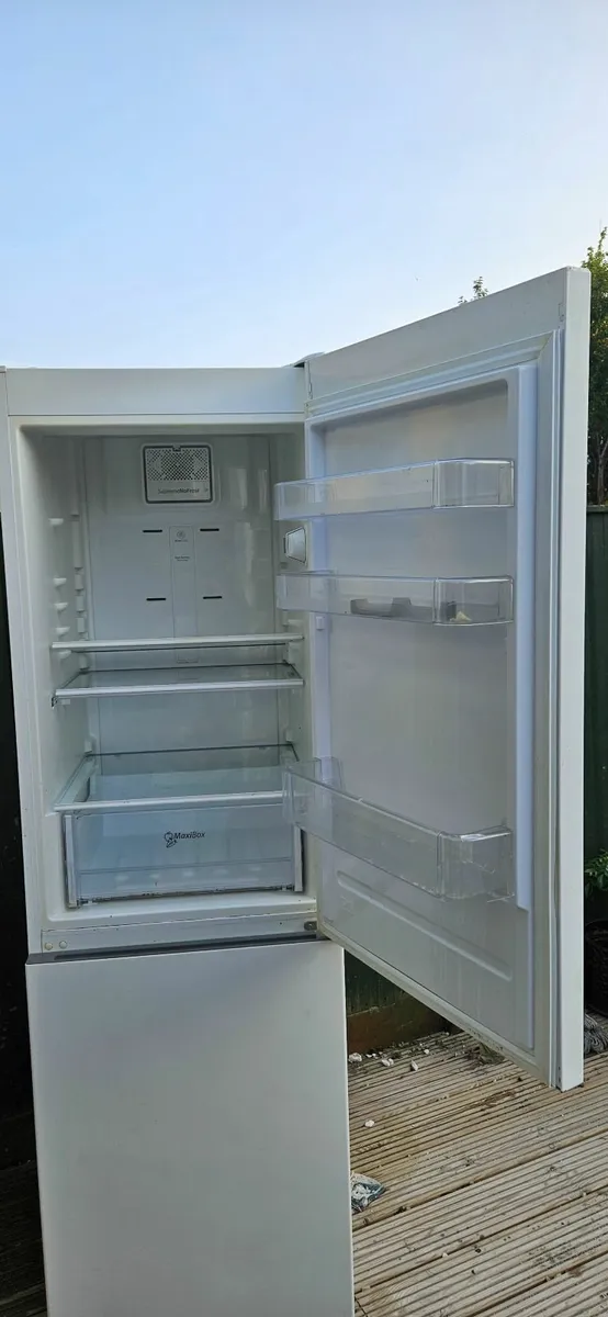 Fridge Freezer Whirlpool 6th sense - Image 2
