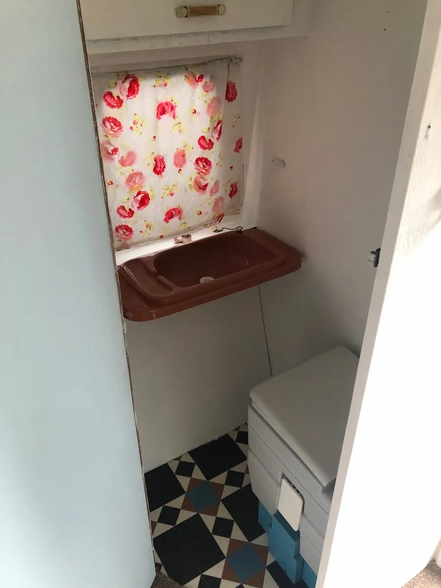 Caravan - Image 2