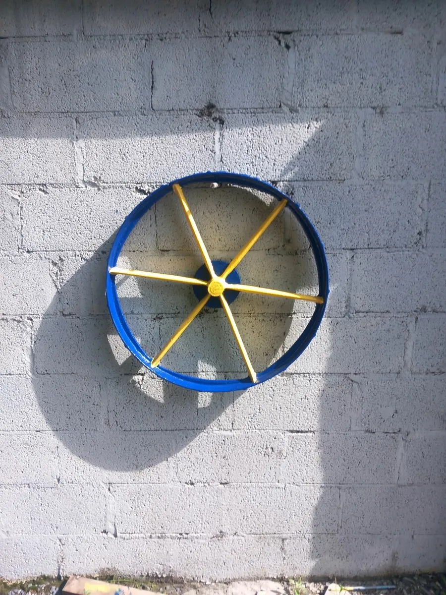 Old machine wheels - Image 2