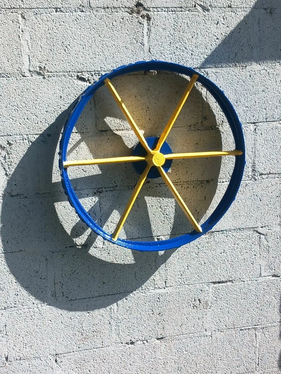 Old machine wheels - Image 3