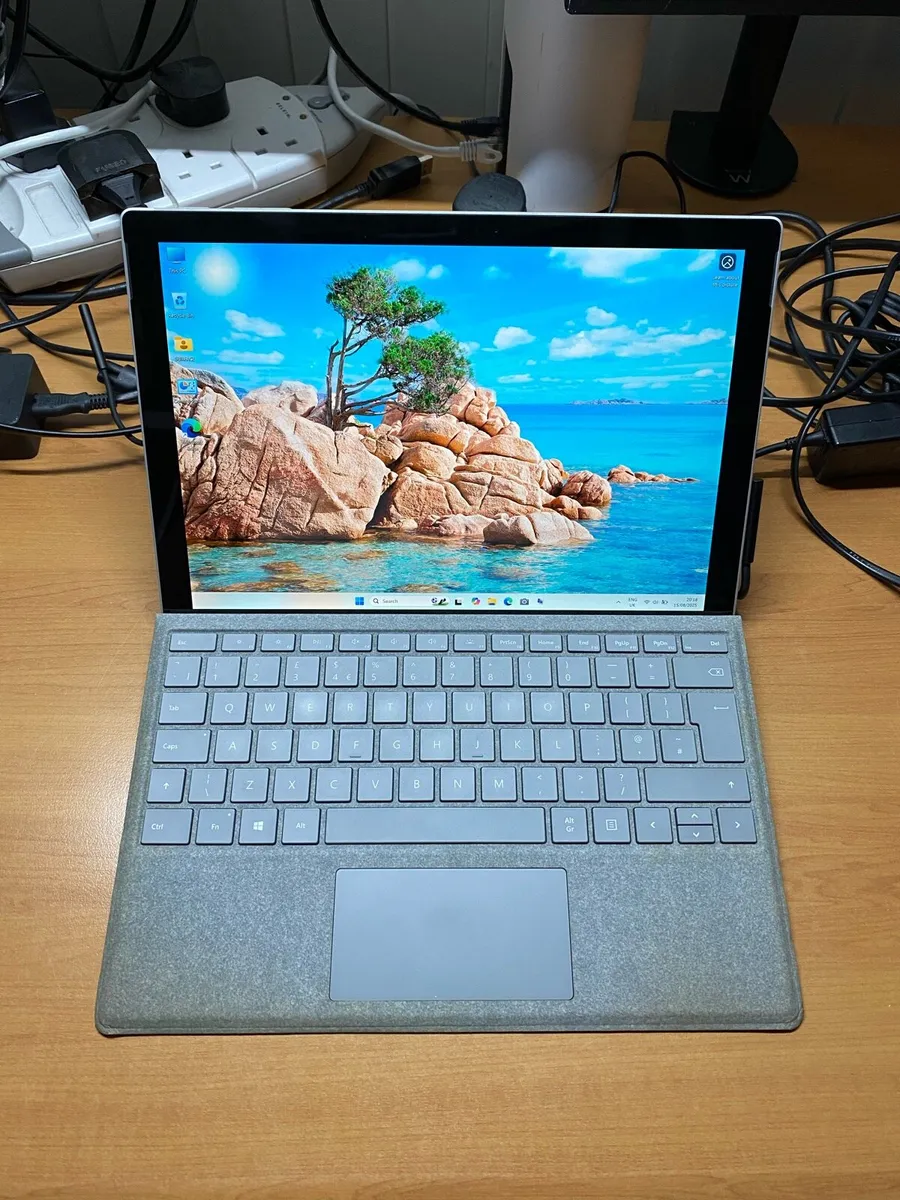 Microsoft surface pro 5 - i5 8-256 win 11 - Image 1
