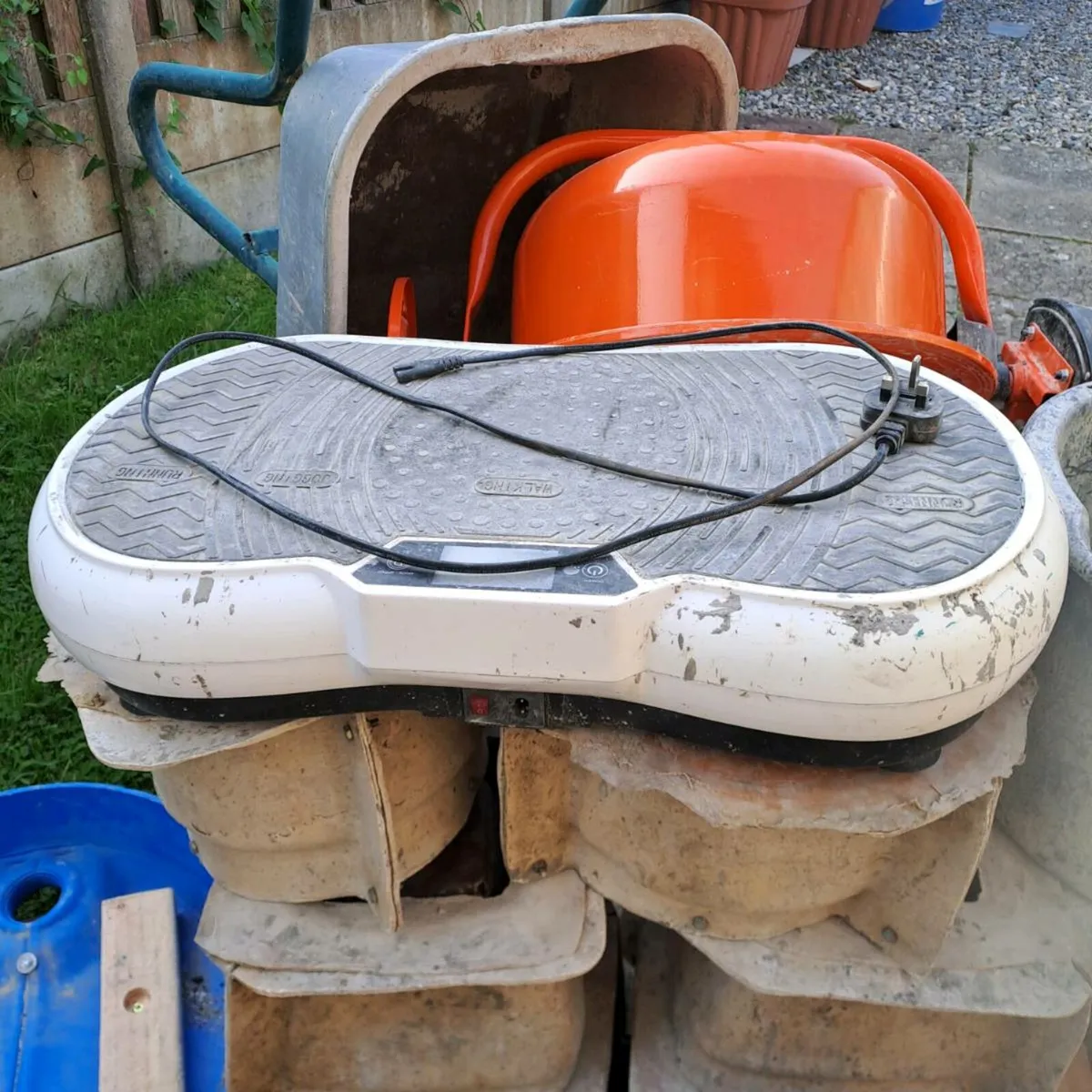Cement moulds planters - Image 3