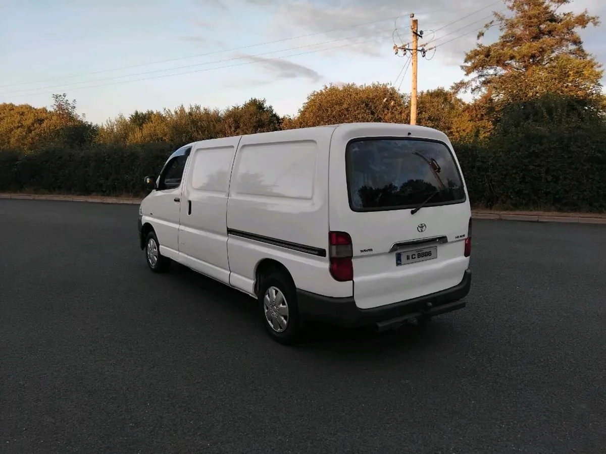Low mileage 2011 hiace test 07/26 tax 10/25 - Image 3