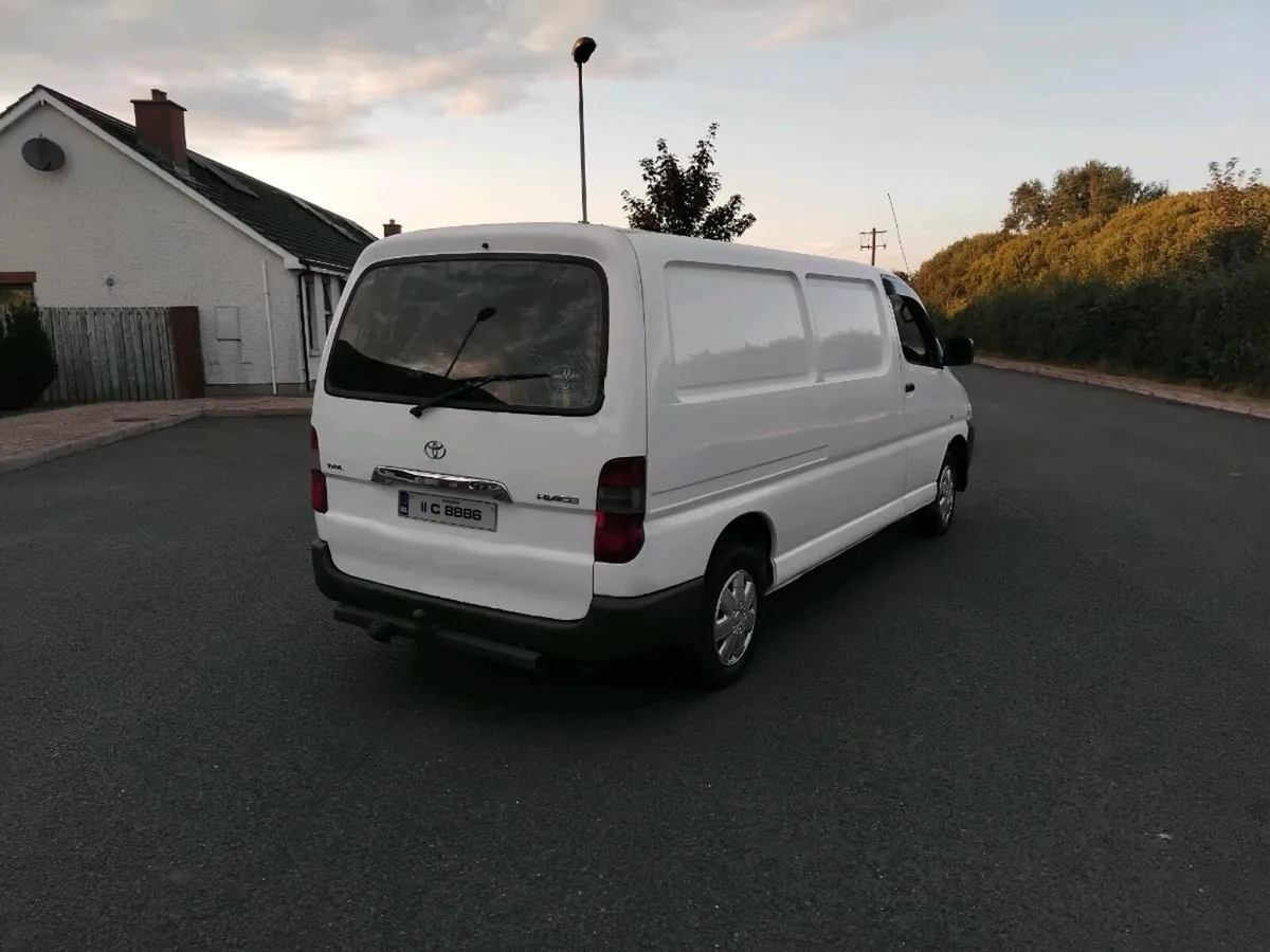 Low mileage 2011 hiace test 07/26 tax 10/25 - Image 4