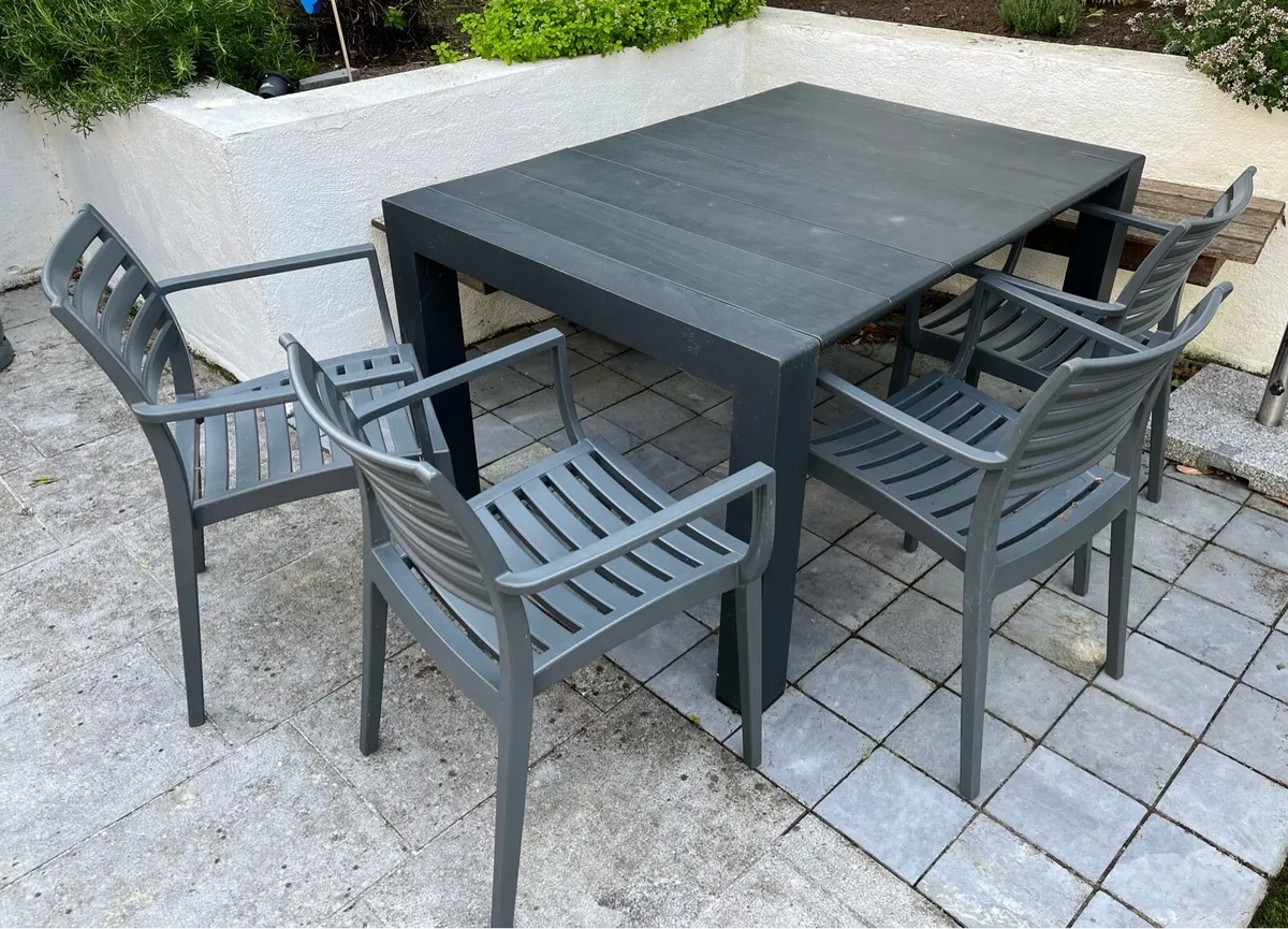 Garden table and 4 chairs - Image 1