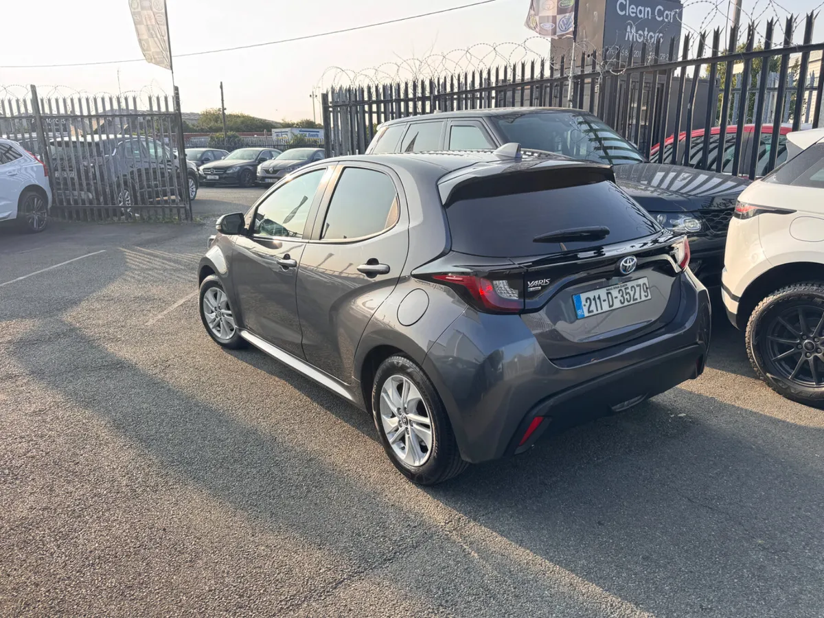 2021 Toyota Yaris 1.5 Hybrid - Image 4