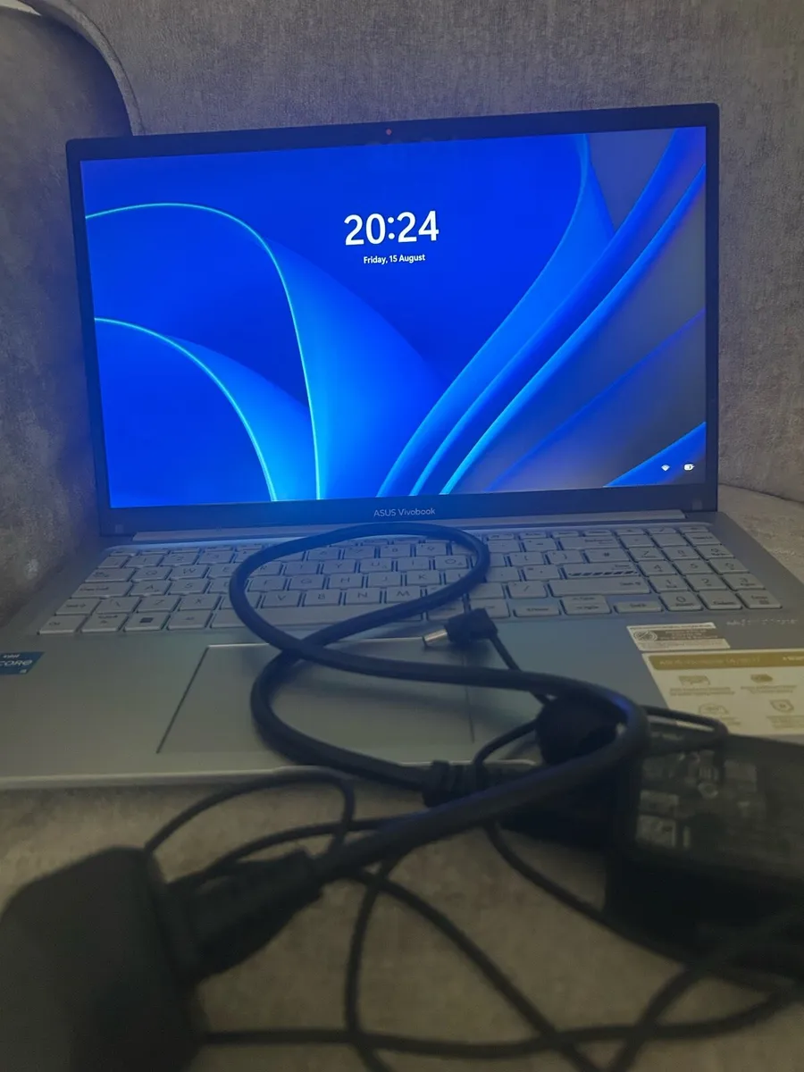 ⭐️ASUS Vivobook Laptop⭐️ - Image 4