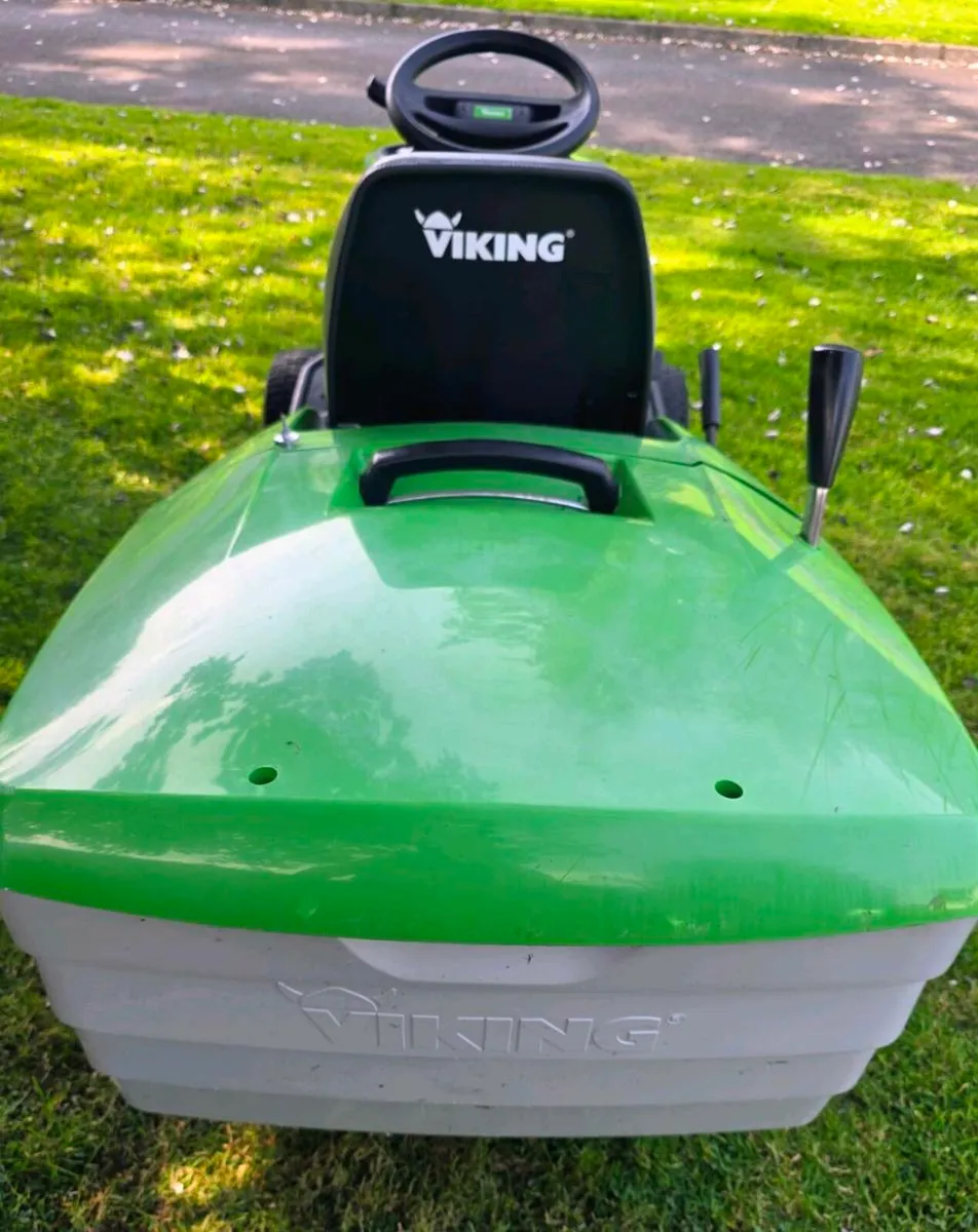 43" Viking tractor mower - Image 3