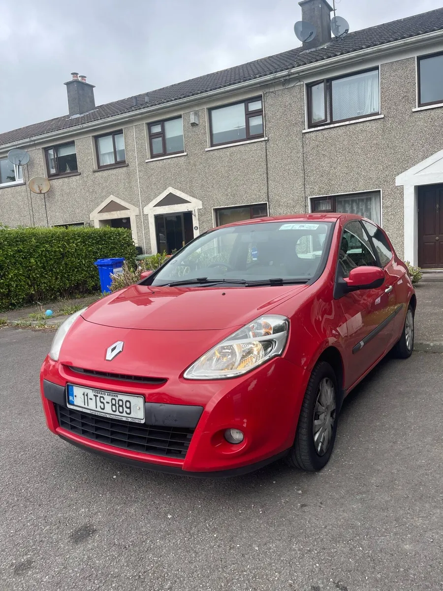 Renault Clio in great condition - Image 2