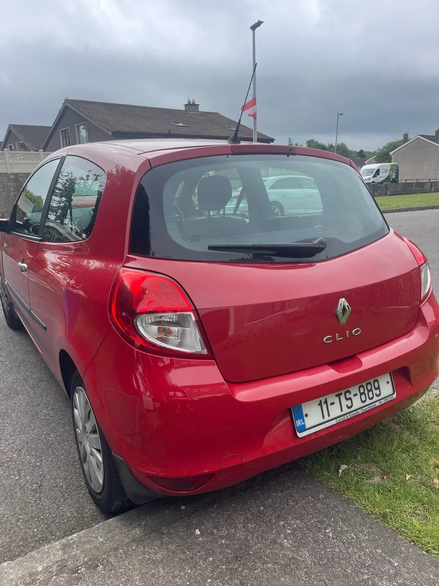 Renault Clio in great condition - Image 3