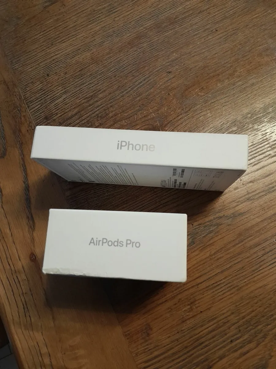 i Phone 16 Pro Max and AirPods Pro - Image 1