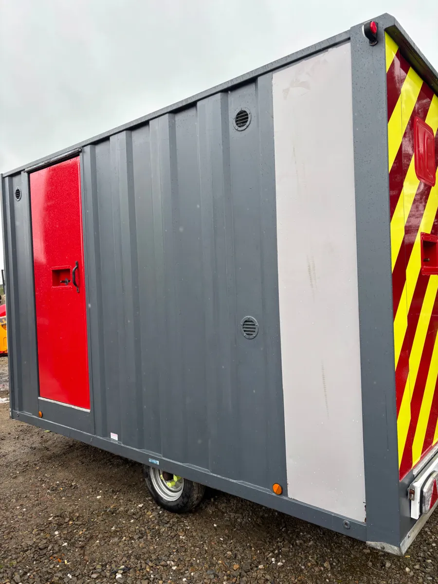 2019 Towable Welfare Unit - Image 2