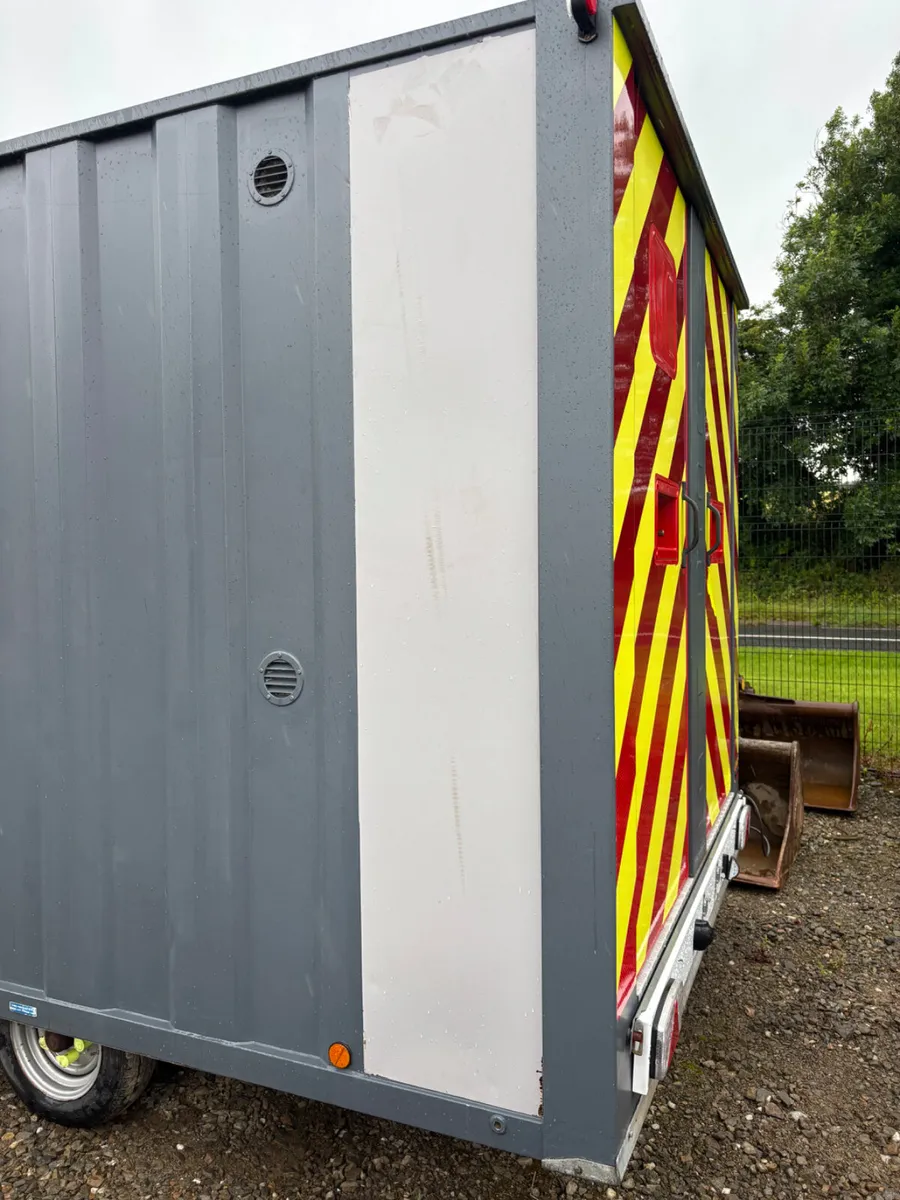 2019 Towable Welfare Unit - Image 3