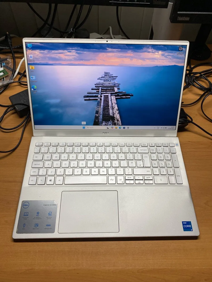 Dell laptop i5 pro 16-256 win 11 - Image 1