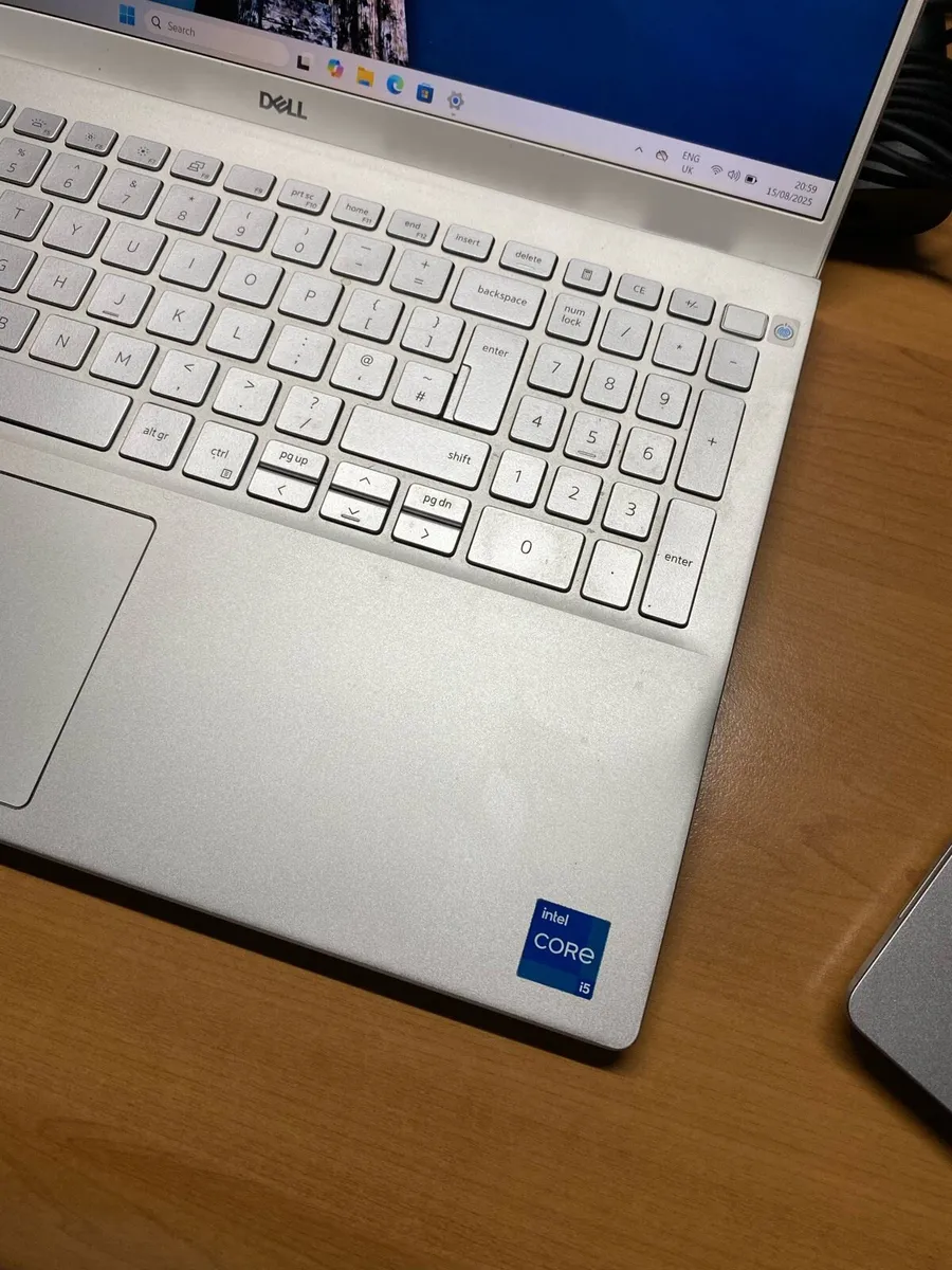 Dell laptop i5 pro 16-256 win 11 - Image 2