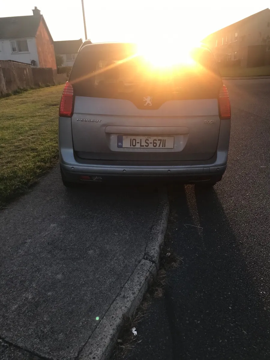 Peugeot 5008 2010 - Image 2