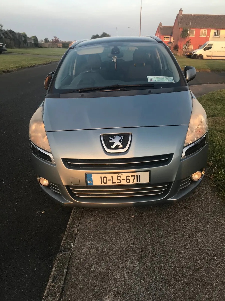 Peugeot 5008 2010 - Image 1