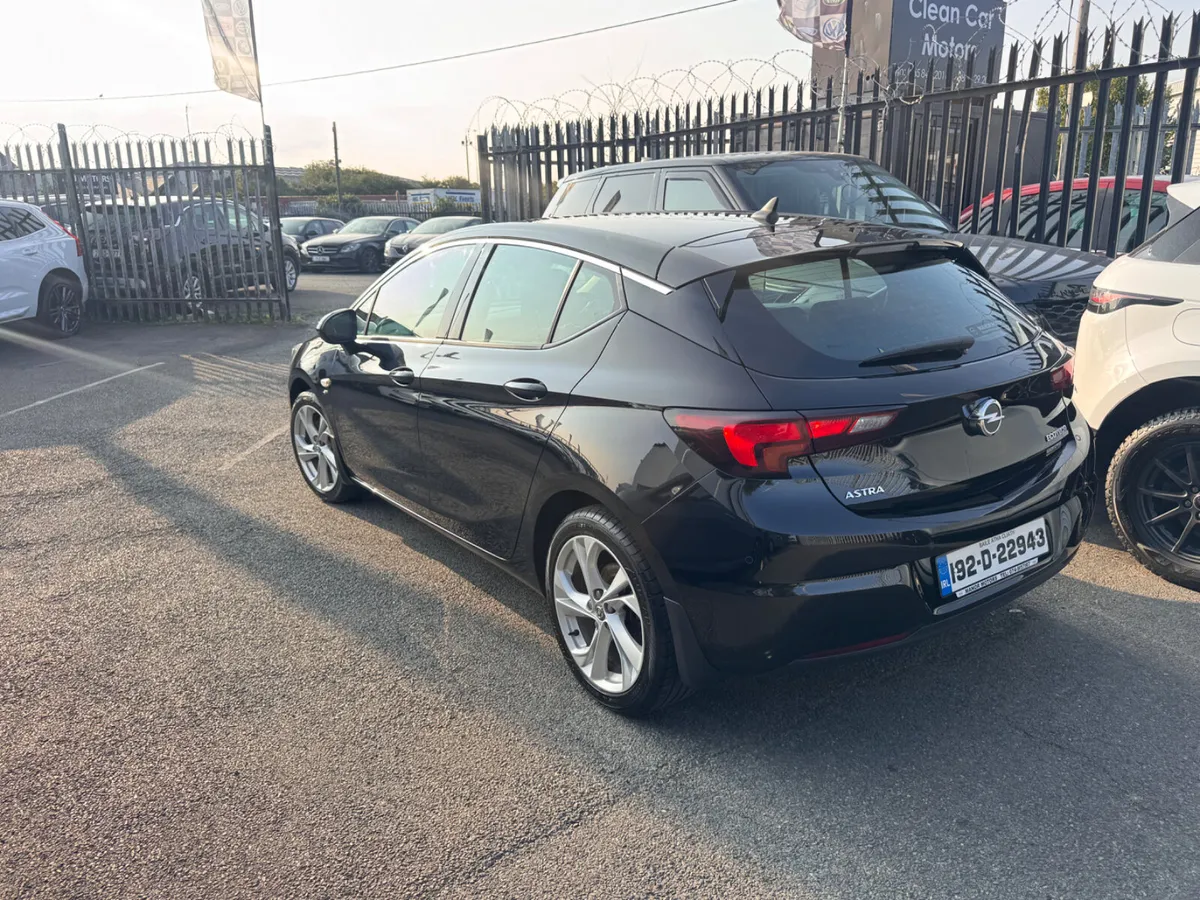 19 Opel Astra 1.6 Diesel Sri - Image 4