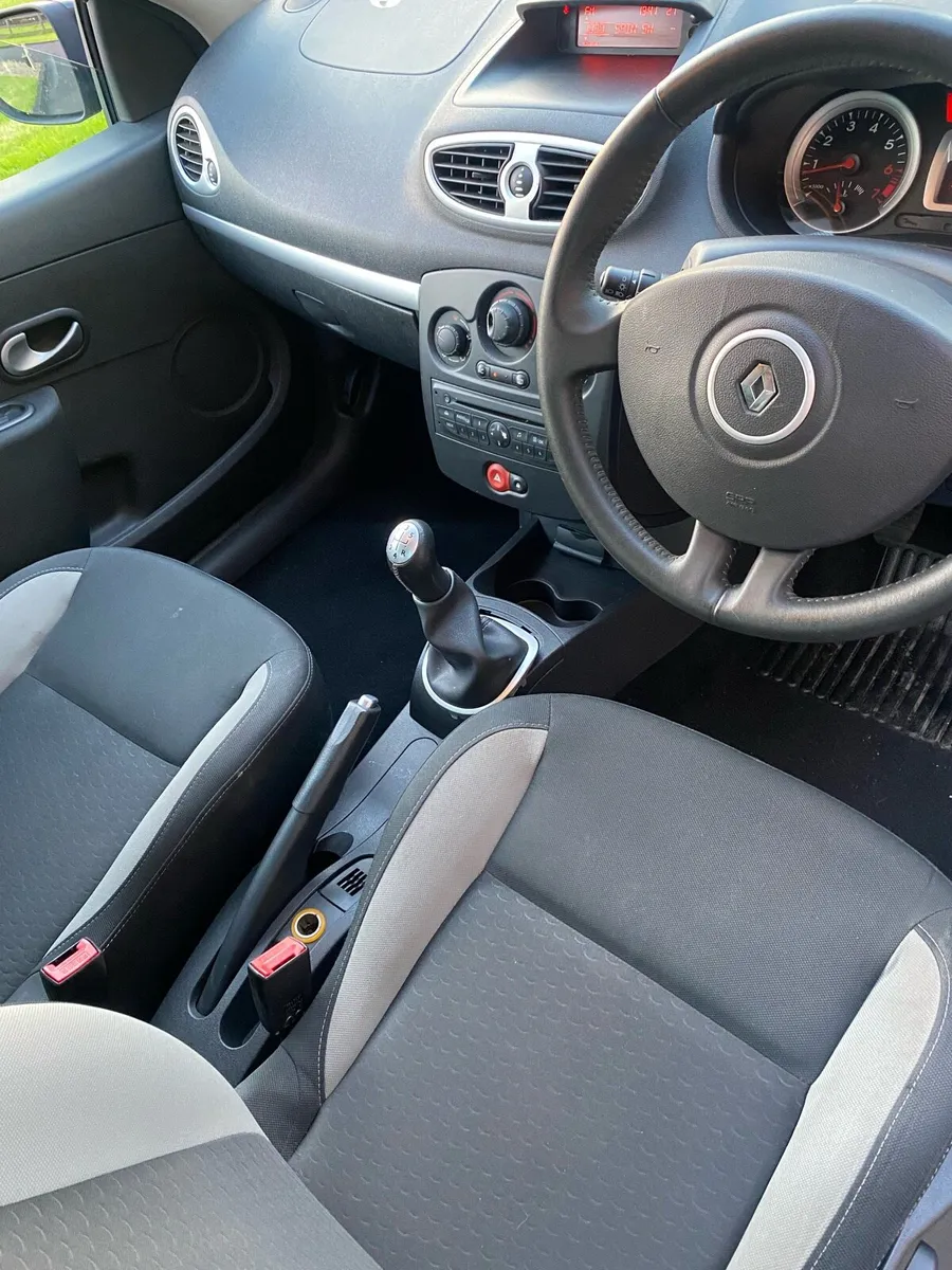 Renault Clio - Image 2