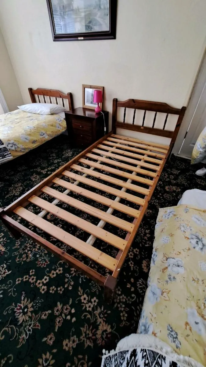 Single beds - Image 1