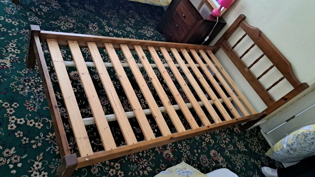 Single beds - Image 2