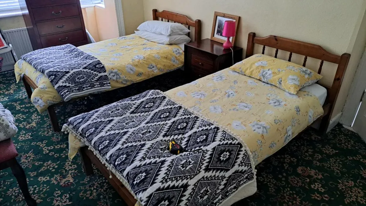 Single beds - Image 3