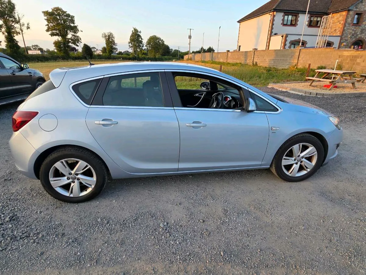 Opel Astra SRI 1.4 Petrol Nct 08/26 - Image 4
