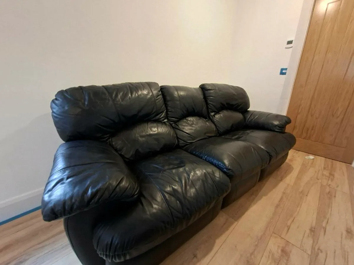 Three seat leather couch - Image 2