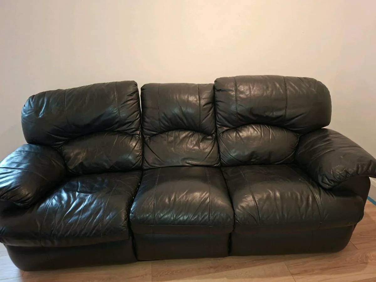 Three seat leather couch - Image 3