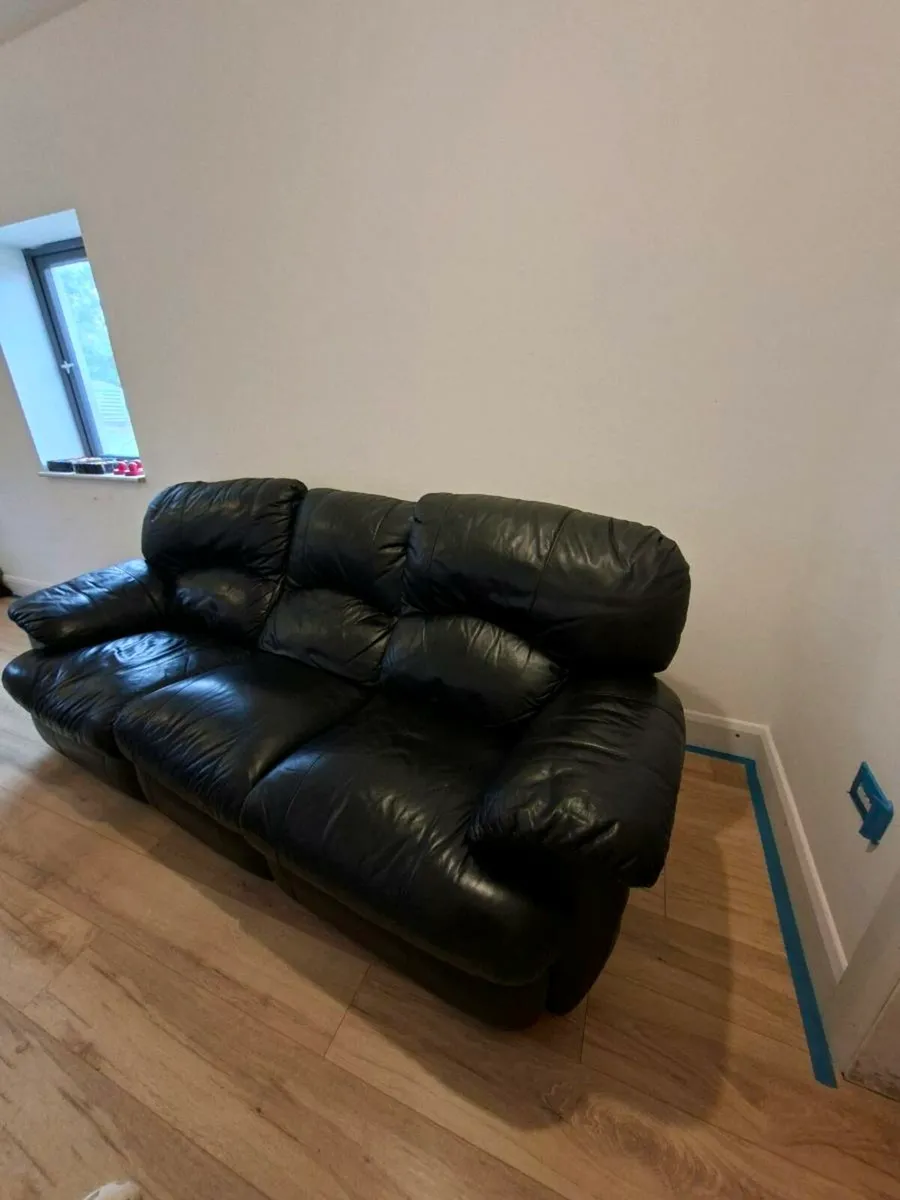 Three seat leather couch - Image 4