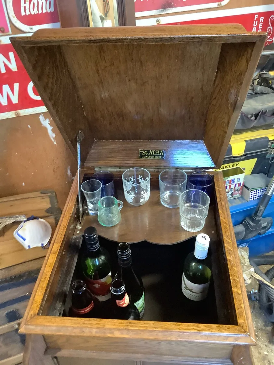 Antique cabinet - Image 2