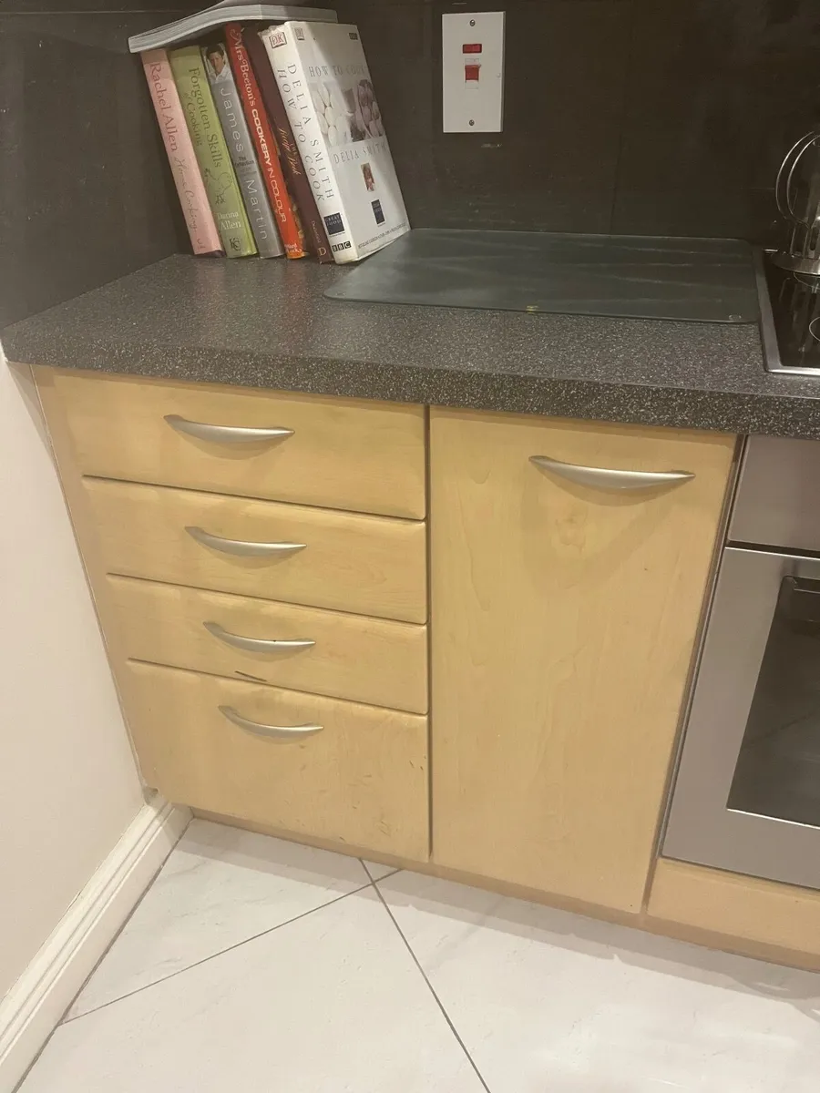 A kitchen - Image 4