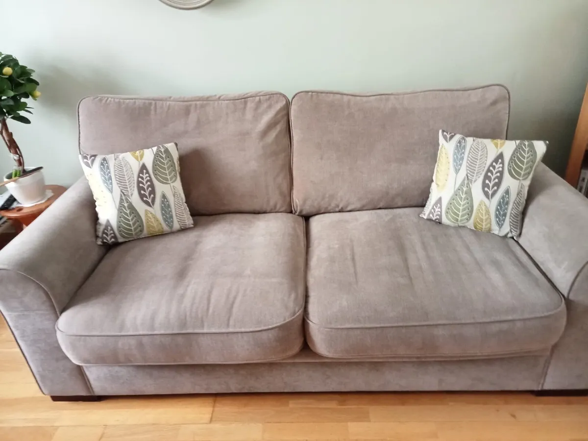 Couches - Image 2