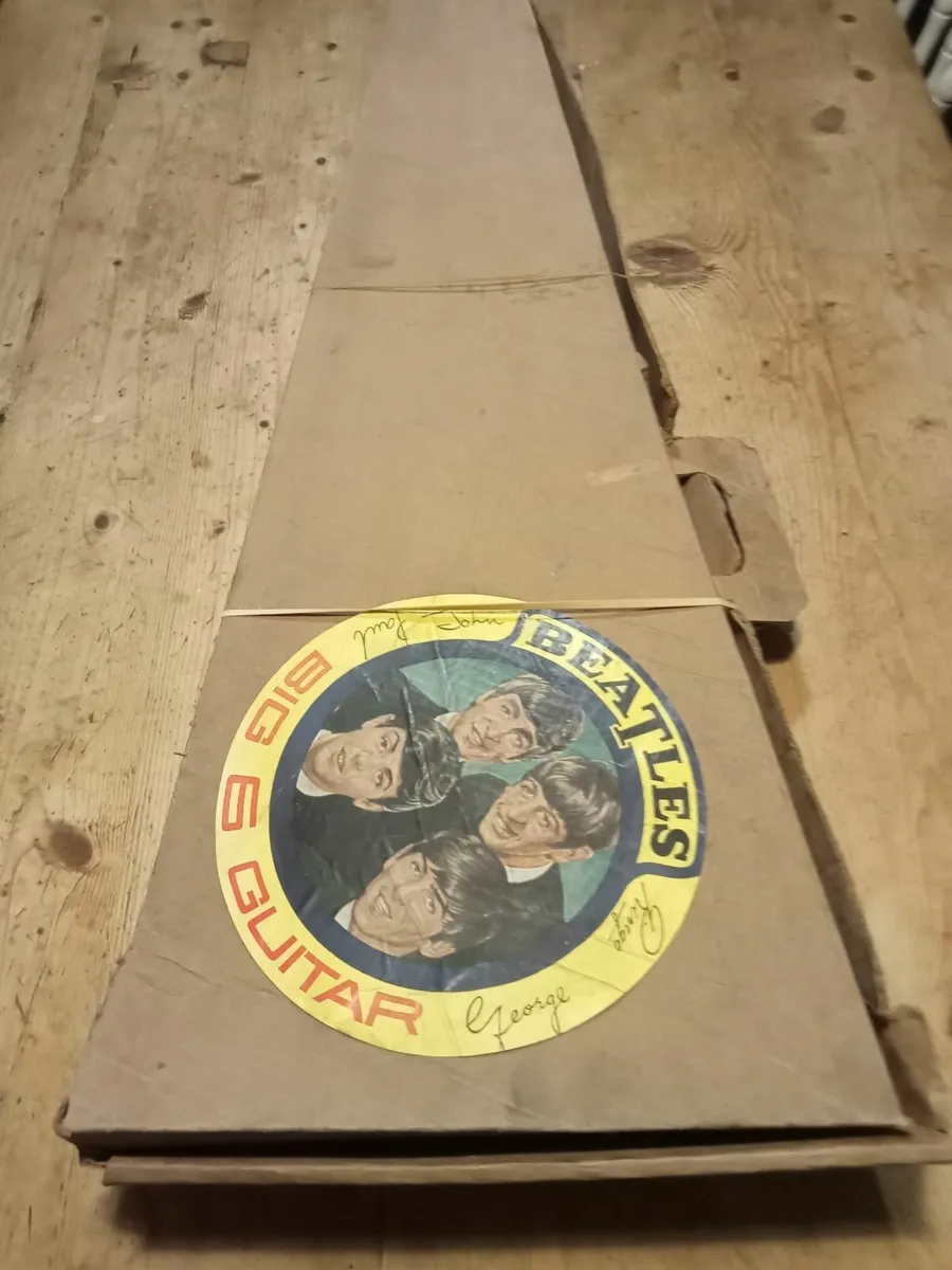 Beatles toy guitar box - Image 2