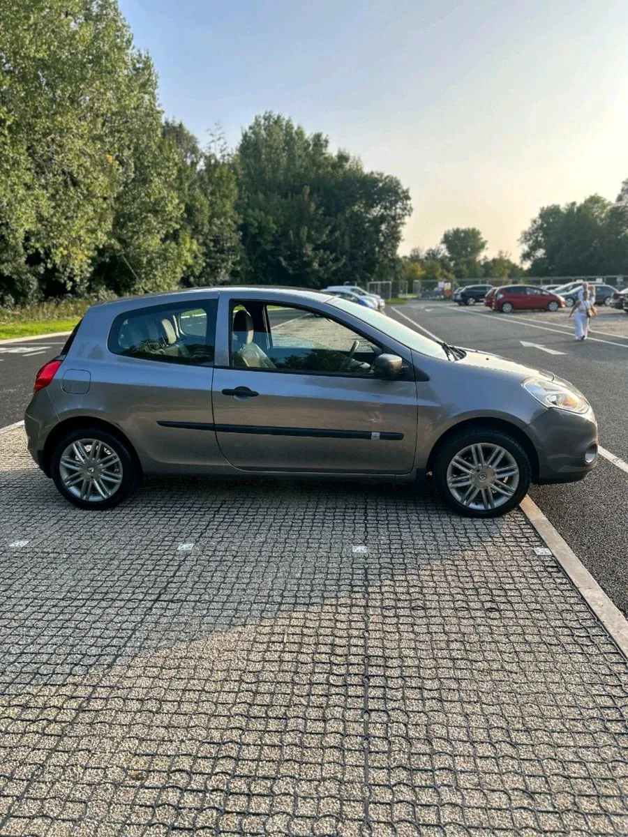 Renault Clio 1.1 - Image 2