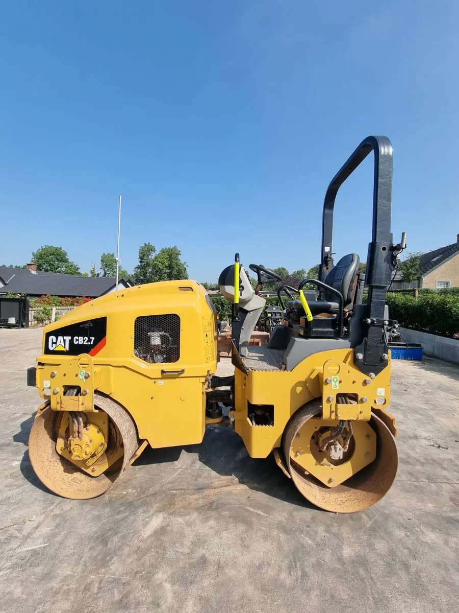 2018 CAT CB2.7 Roller - Image 1
