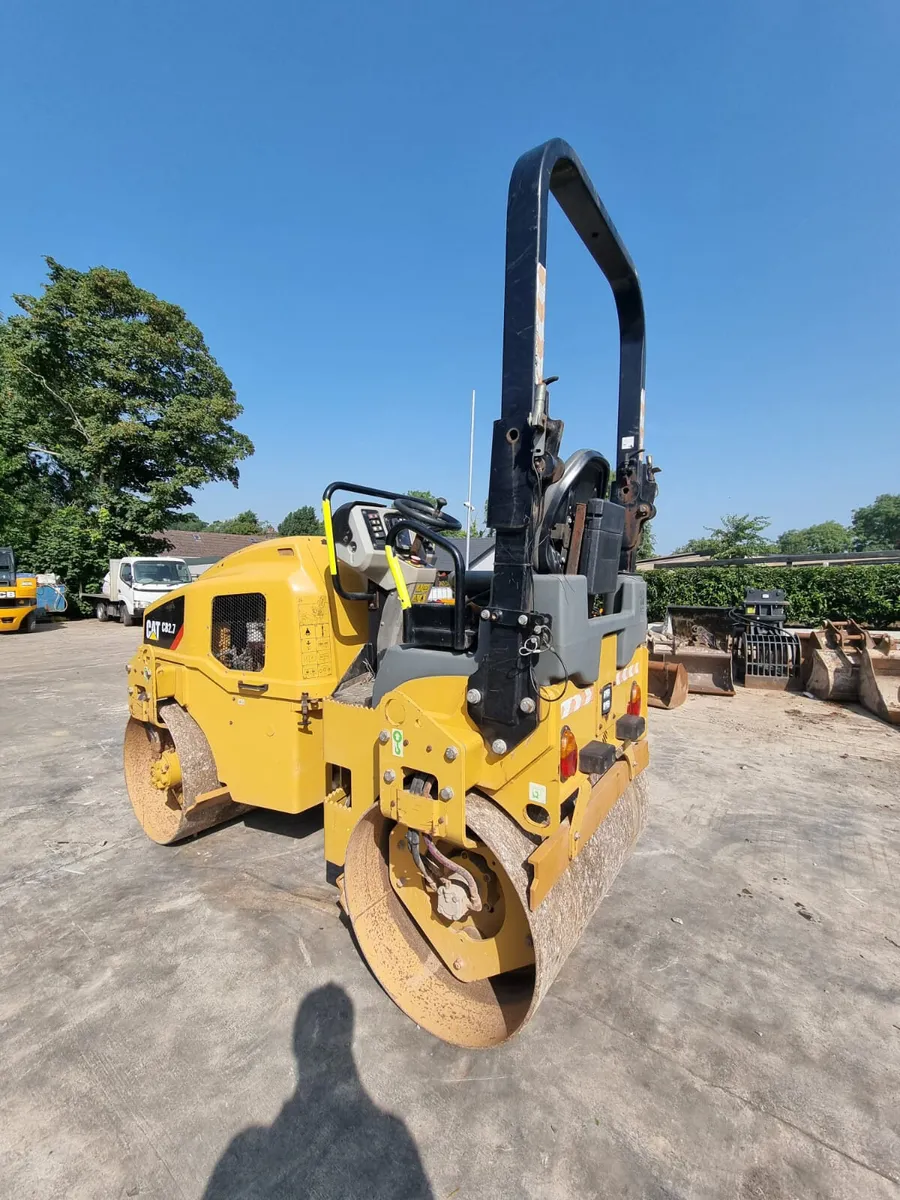 2018 CAT CB2.7 Roller - Image 2