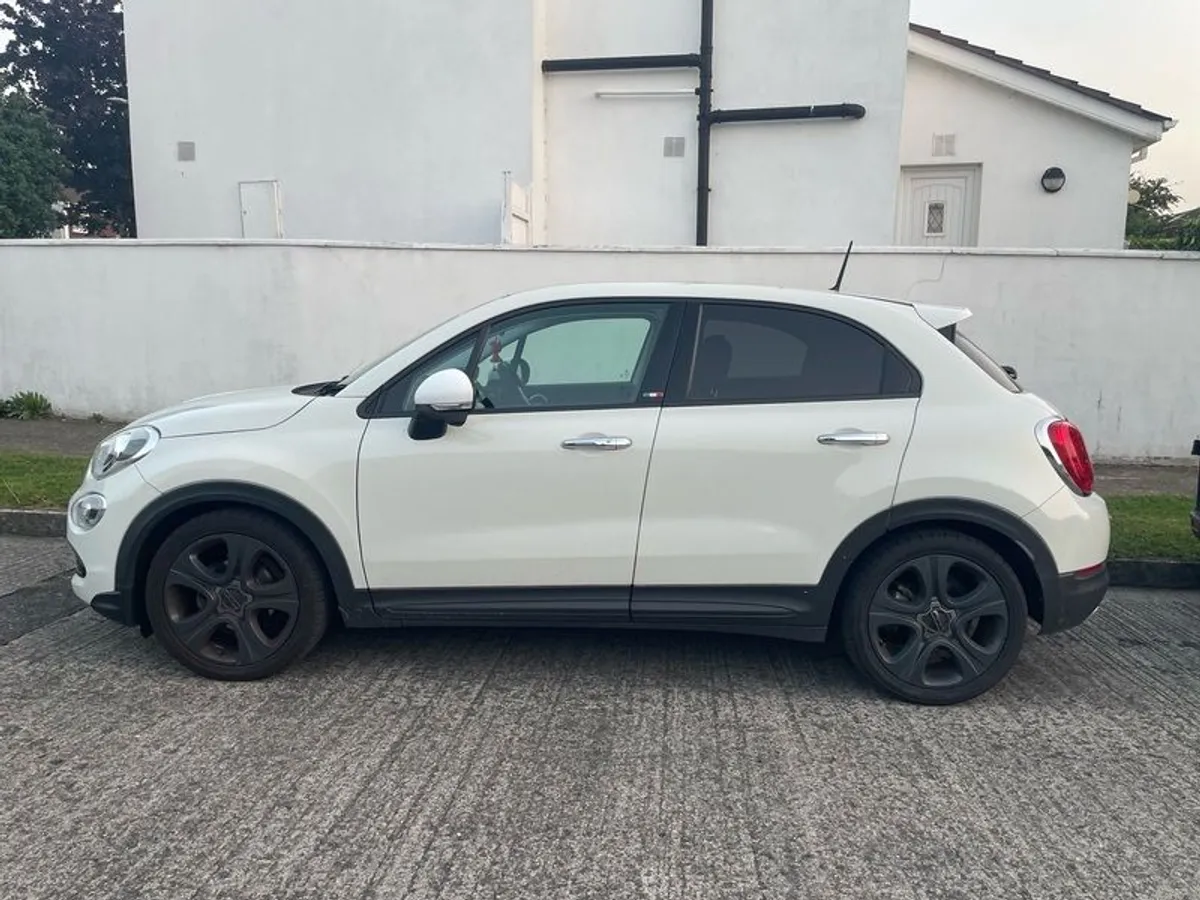 2016 Fiat 500x - Image 2