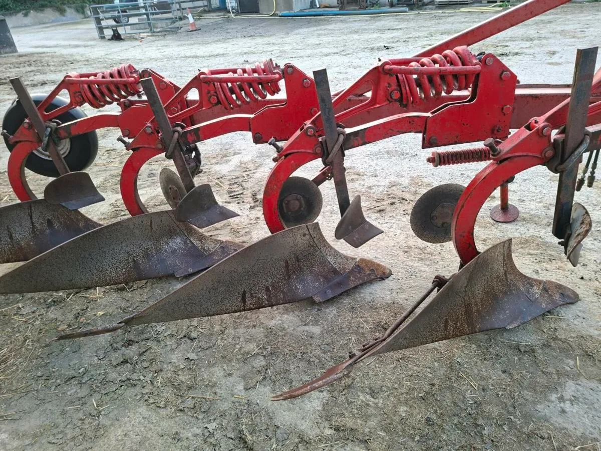 Agrolux 4 furrow plough - Image 1