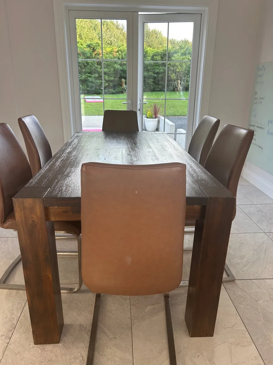 Dining table and 6 chairs - Image 1