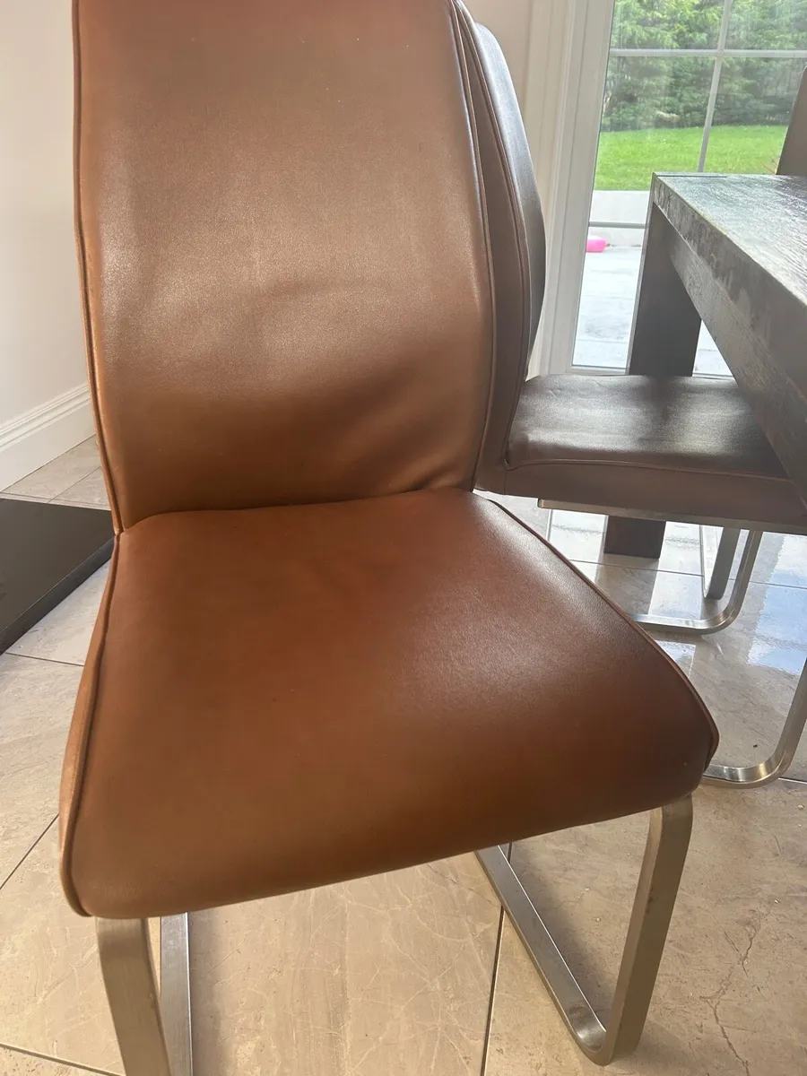 Dining table and 6 chairs - Image 3