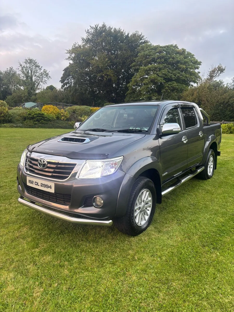 Toyota Hilux invincible x - Image 2