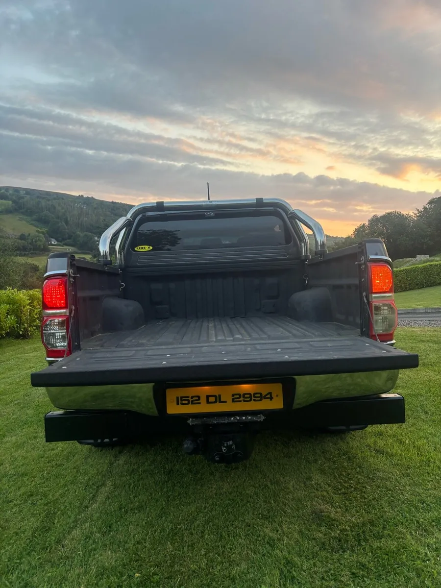 Toyota Hilux invincible x - Image 4