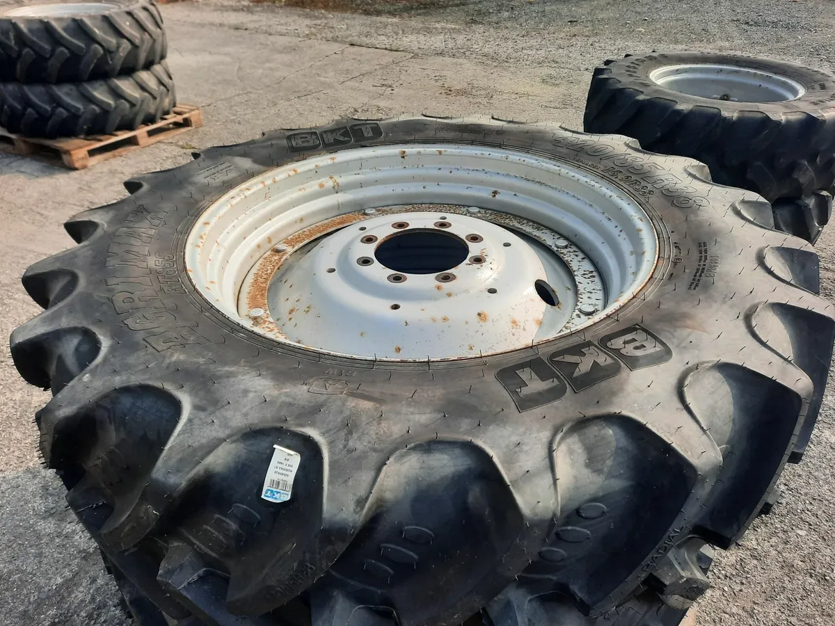 Rear tyres & rims - 3 pairs - Image 2