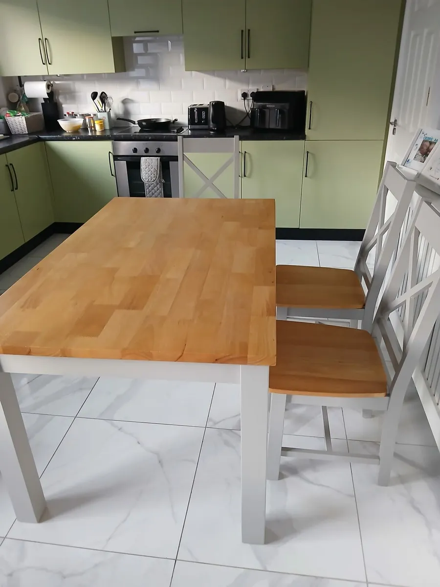 Kitchen table - Image 1