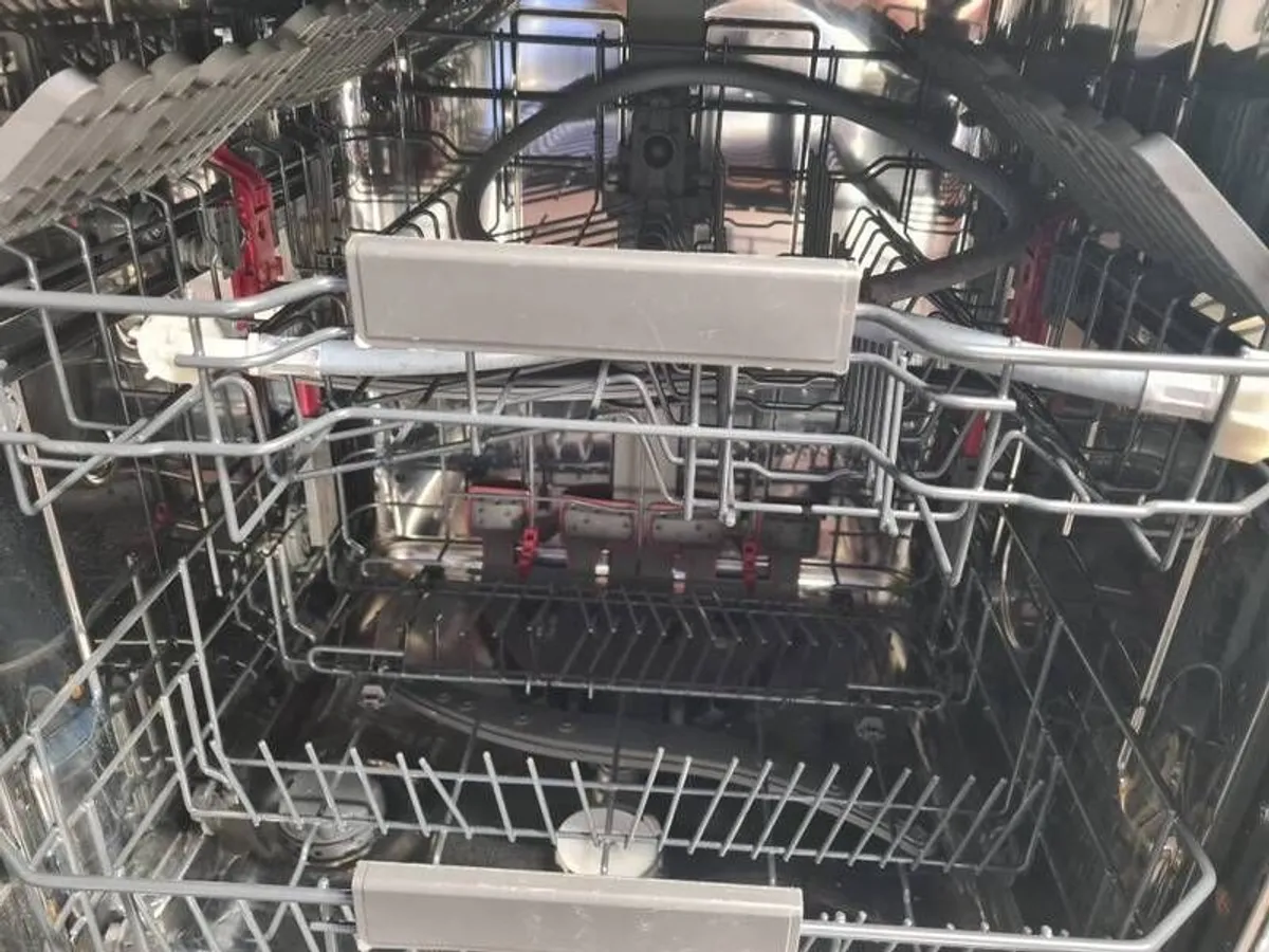 Whirlpool 6th Sense PowerClean Dishwasher - Image 2