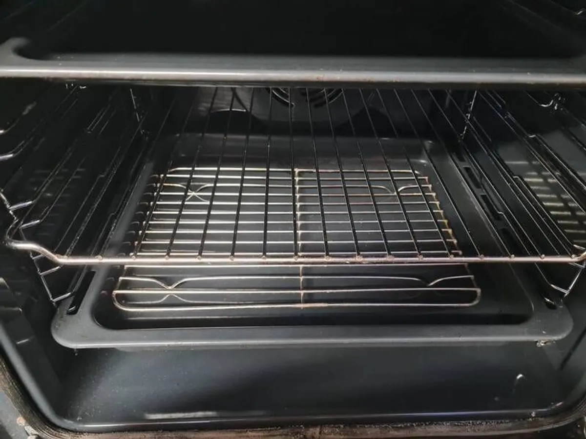 As New Whirlpool 6th Sense Electric Single Oven - Image 2