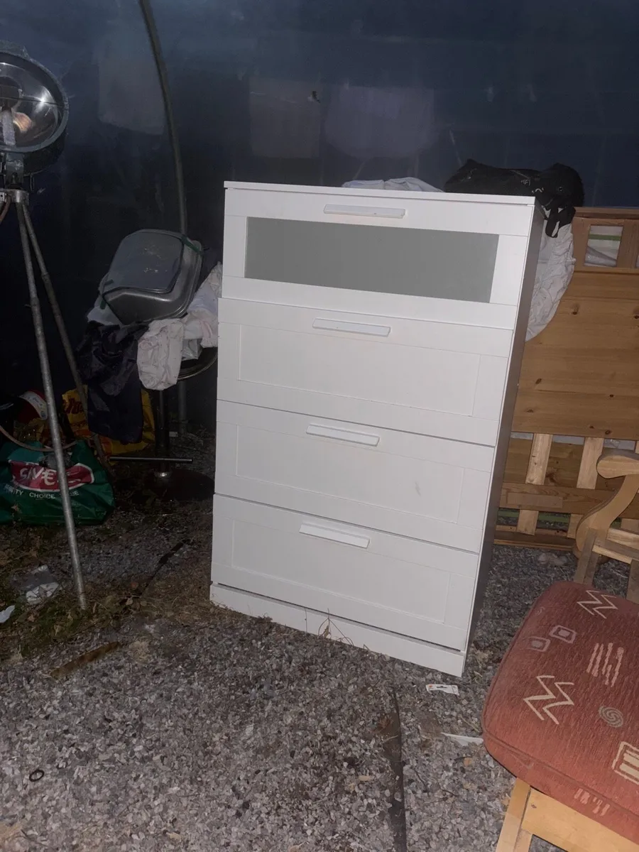 White chest of drawers - Image 1